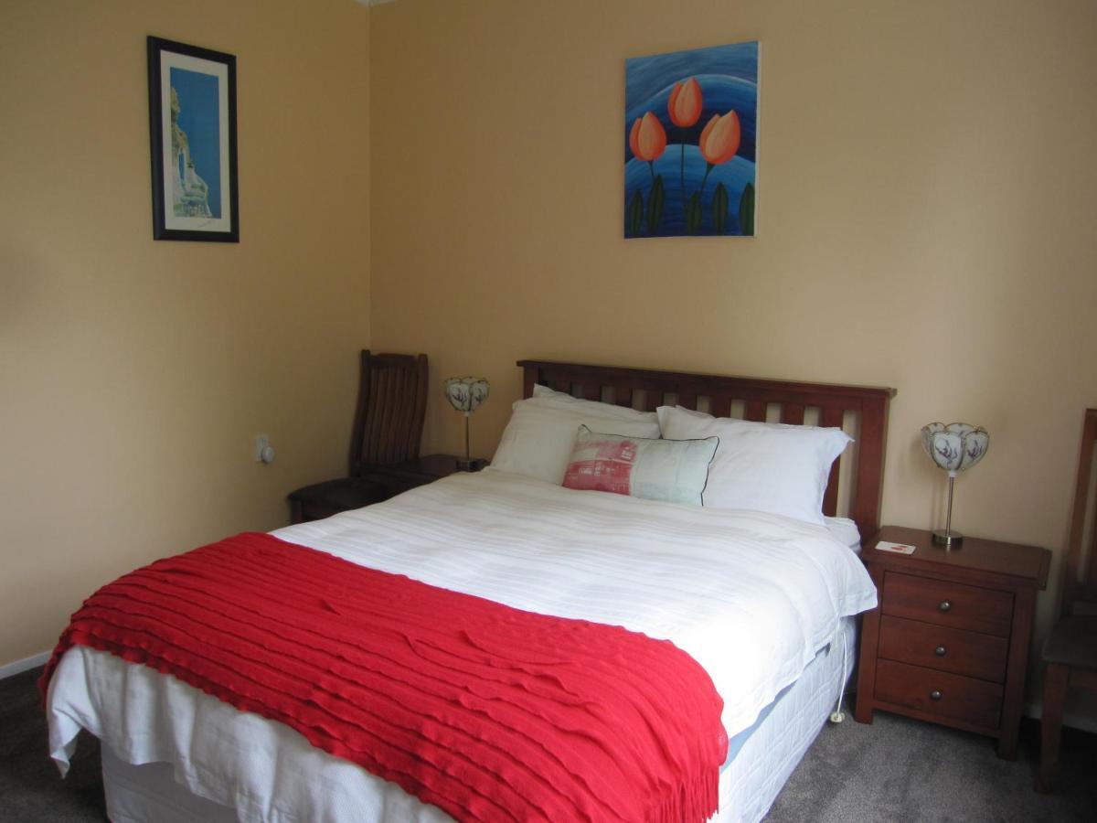 Thyme Out Estate Bed & Breakfast Halcombe Exterior photo