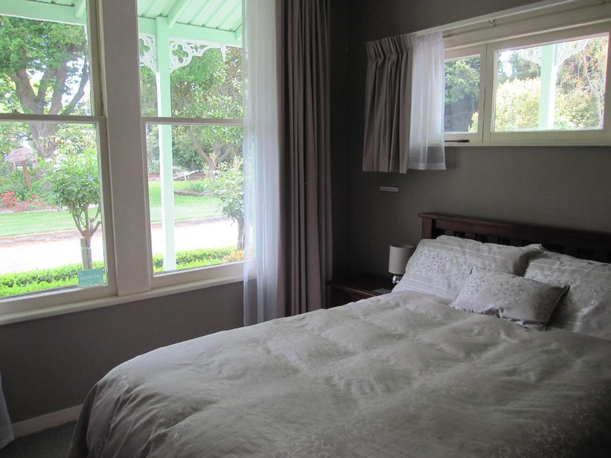 Thyme Out Estate Bed & Breakfast Halcombe Exterior photo